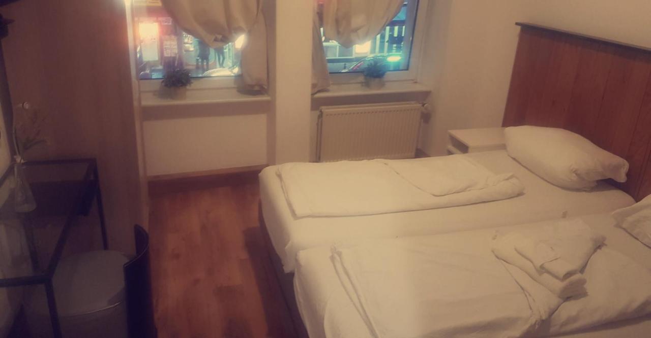 Karl-marx-hostel *